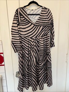 Zebra-Print V-Neck Long-Sleeve Dress in Black and Cream